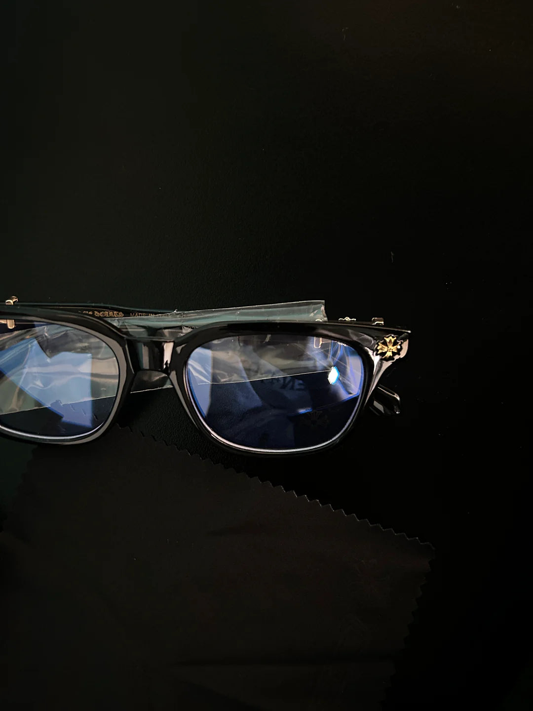 CHROME HEART GLASSES - BLACK & GOLD BADGES